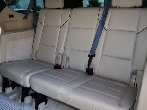 Used 2024 Cadillac Escalade ESV Premium Luxury w/ Performance Package AWD/4WD image 29