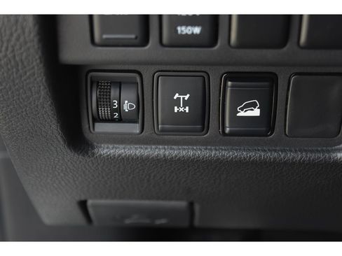 Used 2024 Nissan Titan PRO-4X image 27