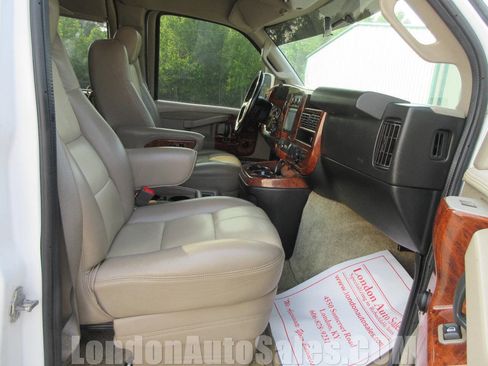 Used 2017 GMC Savana 2500 image 16