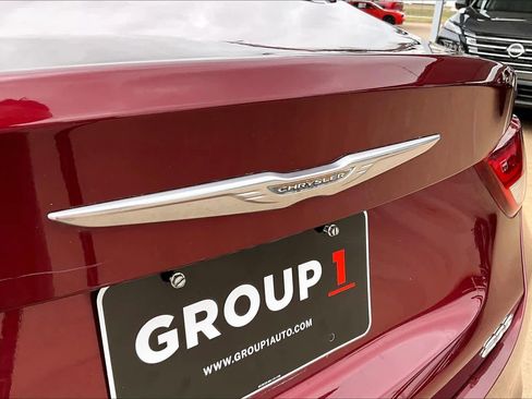 Used 2016 Chrysler 200 Limited image 27