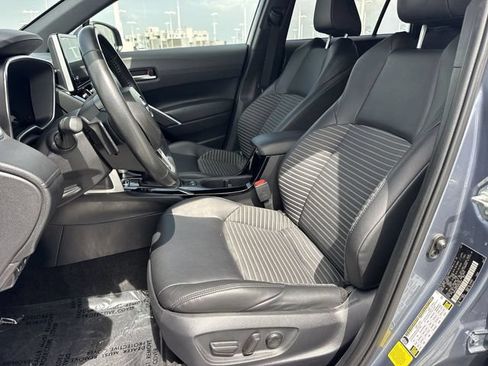 Used 2024 Toyota Corolla Cross AWD Hybrid w/ Convenience Package image 11