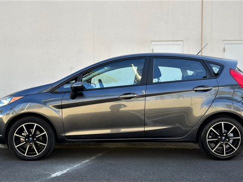 Used 2019 Ford Fiesta SE FWD image 2