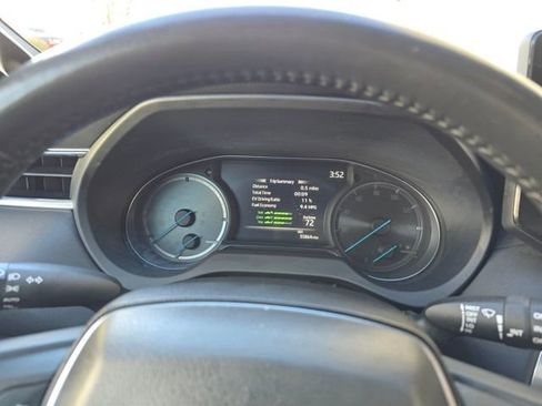 Used 2022 Toyota Venza XLE image 23