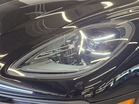 Used 2025 Porsche Macan Base image 25