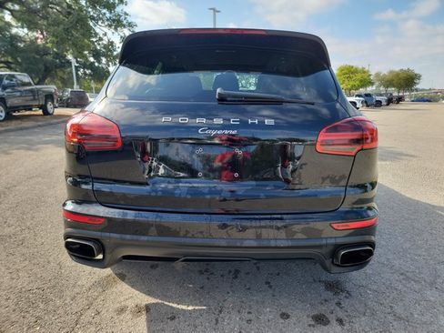 Used 2016 Porsche Cayenne AWD/4WD image 6