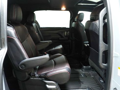 Used 2025 Toyota Sienna XSE w/ XSE Premium Package AWD/4WD image 17