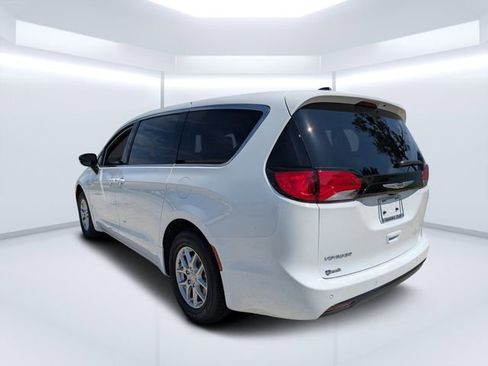 New 2025 Chrysler Voyager LX image 5
