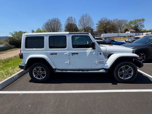 Used 2018 Jeep Wrangler Unlimited Sahara image 15