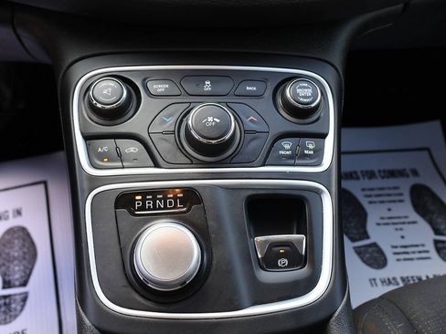 Used 2015 Chrysler 200 Limited w/ Convenience Group FWD image 26