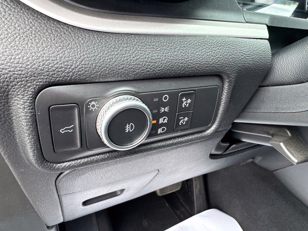 Used 2021 Ford Explorer XLT w/ Equipment Group 202A AWD/4WD image 19