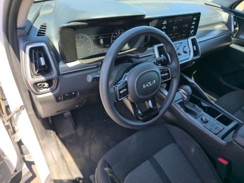 Used 2023 Kia Sorento LX image 18
