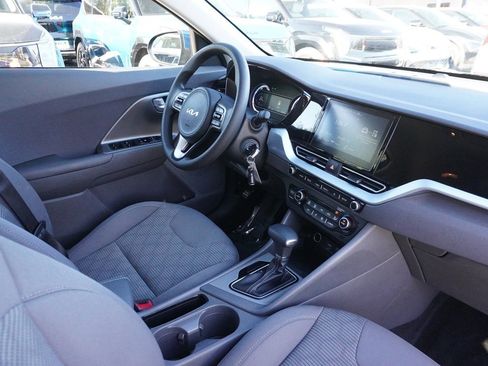 Used 2022 Kia Niro LX image 26