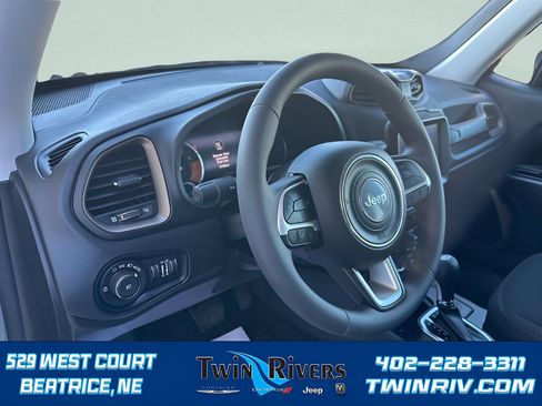 Certified 2023 Jeep Renegade Latitude AWD/4WD image 9