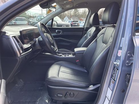 Used 2024 Kia Sorento S image 4