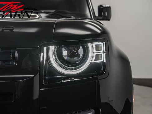 Used 2024 Land Rover Defender 110 SE image 11