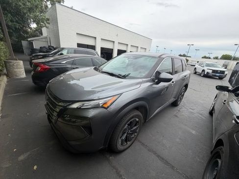 Used 2025 Nissan Rogue SV FWD image 1