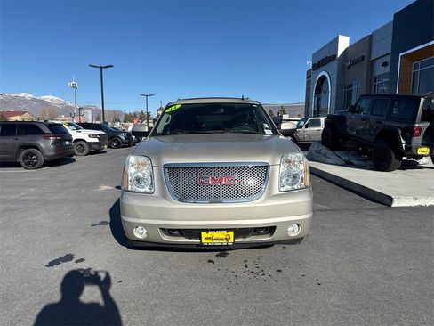 Used 2014 GMC Yukon XL Denali image 5