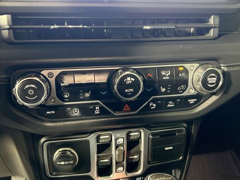 Used 2024 Jeep Gladiator Mojave AWD/4WD image 26