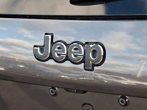 Certified 2020 Jeep Cherokee Latitude Lux w/ Quick Order Package 26H Lux image 33