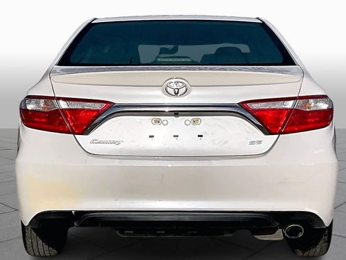 Used 2016 Toyota Camry SE image 5