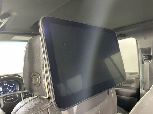 Used 2022 GMC Yukon XL SLT w/ SLT Premium Package image 35