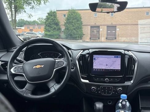 Used 2023 Chevrolet Traverse LT w/ LT Premium Package AWD/4WD image 8