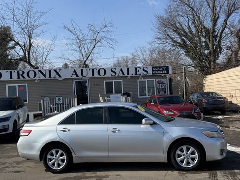 Used 2011 Toyota Camry LE w/ LE Extra-Value Pkg image 6