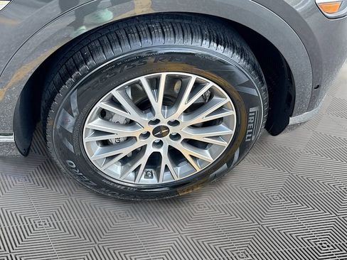 Used 2025 Genesis GV80 2.5T Standard AWD/4WD image 32