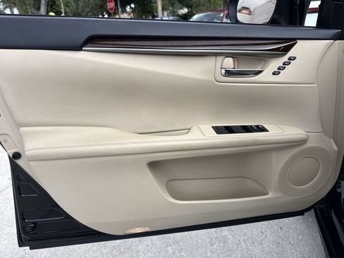 Used 2014 Lexus ES 350 w/ Luxury Package FWD image 13