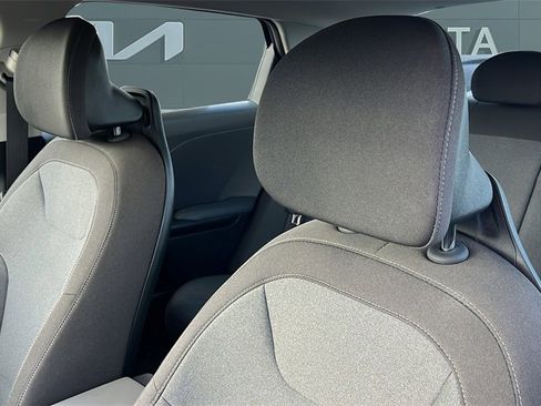 Used 2025 Kia K4 LXS image 11