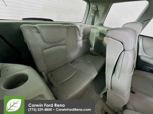 Used 2005 Toyota Highlander 4WD V6 w/ 3rd Row image 30