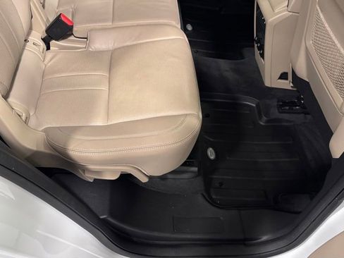 Used 2019 Land Rover Discovery Sport HSE AWD/4WD image 24