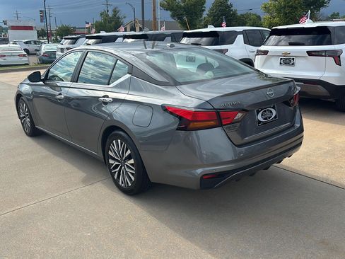 Used 2025 Nissan Altima 2.5 SV FWD image 4