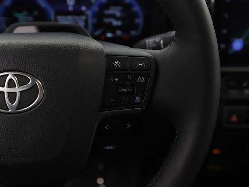 Used 2025 Toyota Camry XLE w/ Premium Plus Package image 18