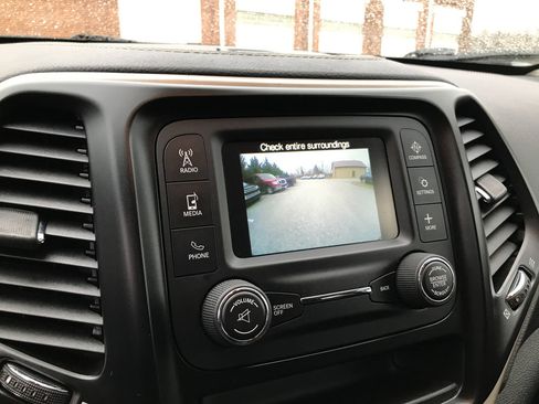 Used 2018 Jeep Cherokee Latitude image 18