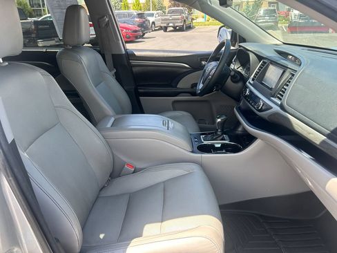 Used 2017 Toyota Highlander Limited AWD/4WD image 40