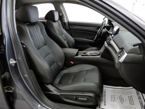 Used 2020 Honda Accord Touring image 15