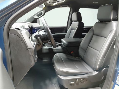 Used 2025 Chevrolet Suburban Premier AWD/4WD image 28