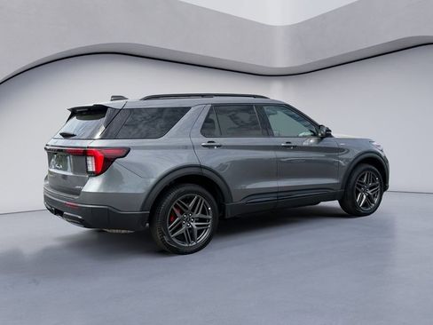 Used 2025 Ford Explorer ST-Line w/ ST-Line Street Pack AWD/4WD image 5
