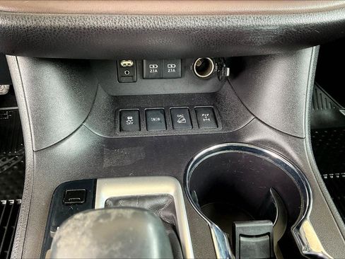 Used 2018 Toyota Highlander Limited AWD/4WD image 15