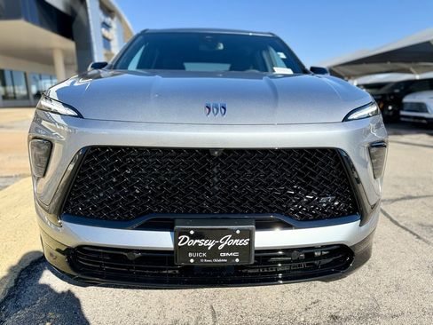 Used 2025 Buick Enclave Sport Touring image 2