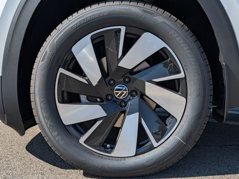 New 2026 Volkswagen Atlas Cross Sport SE AWD/4WD image 4