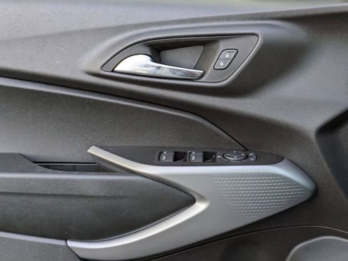 Used 2025 Chevrolet Trax LS image 11