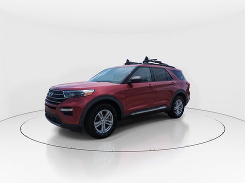 Used 2021 Ford Explorer XLT w/ Equipment Group 202A RWD image 4