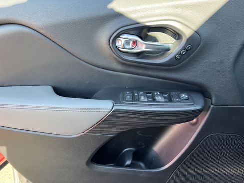 Used 2014 Jeep Cherokee Limited w/ Luxury Group image 14