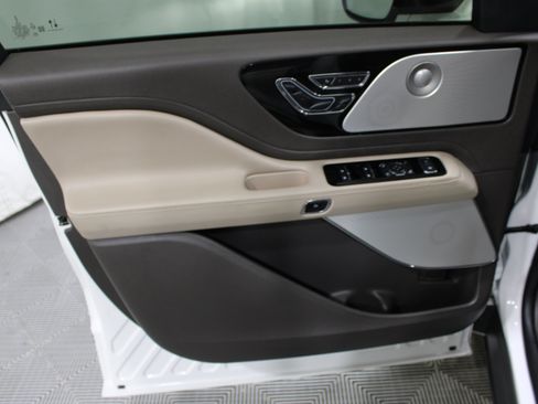 Used 2023 Lincoln Aviator Reserve w/ Equipment Group 201A AWD/4WD image 5