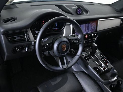 Certified 2026 Porsche Macan AWD/4WD image 4