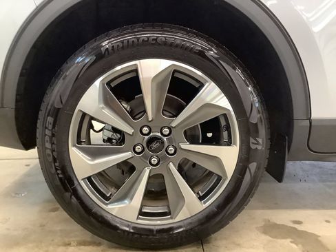 Used 2025 Ford Escape Platinum w/ Premium Technology Package AWD/4WD image 28