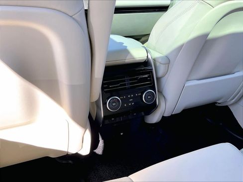 Used 2025 Land Rover Range Rover Long Wheelbase SE image 37