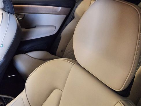 New 2025 Volvo XC90 B6 Core w/ Protection Package image 15